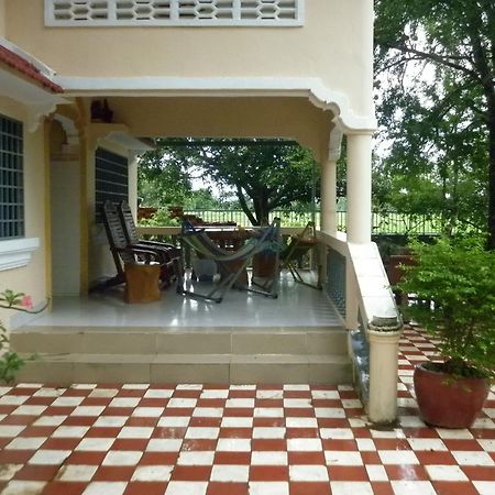 Meas Family Homestay Angk Ta Saom Exteriör bild